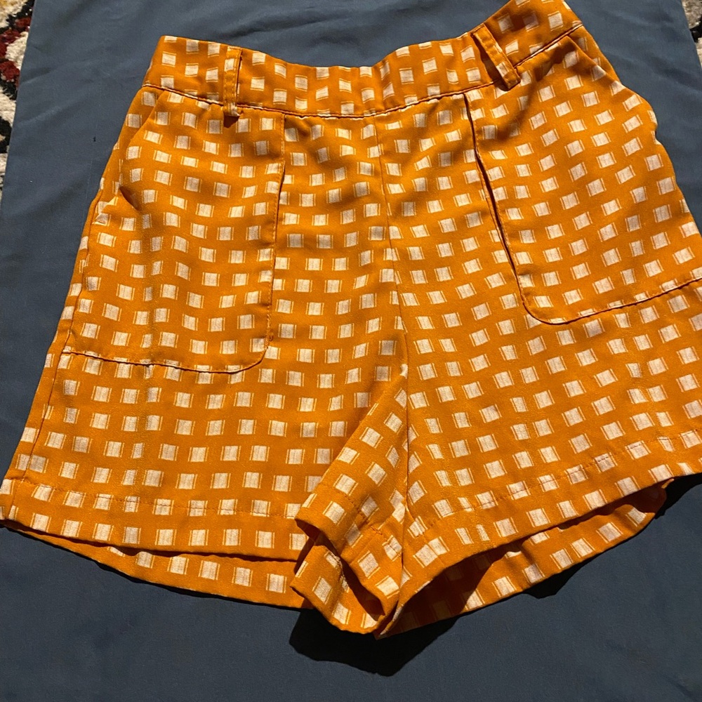Super cute high waisted shorts